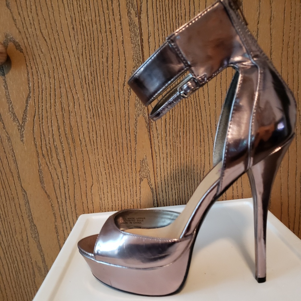 Just Fab crome/silver heels size 10